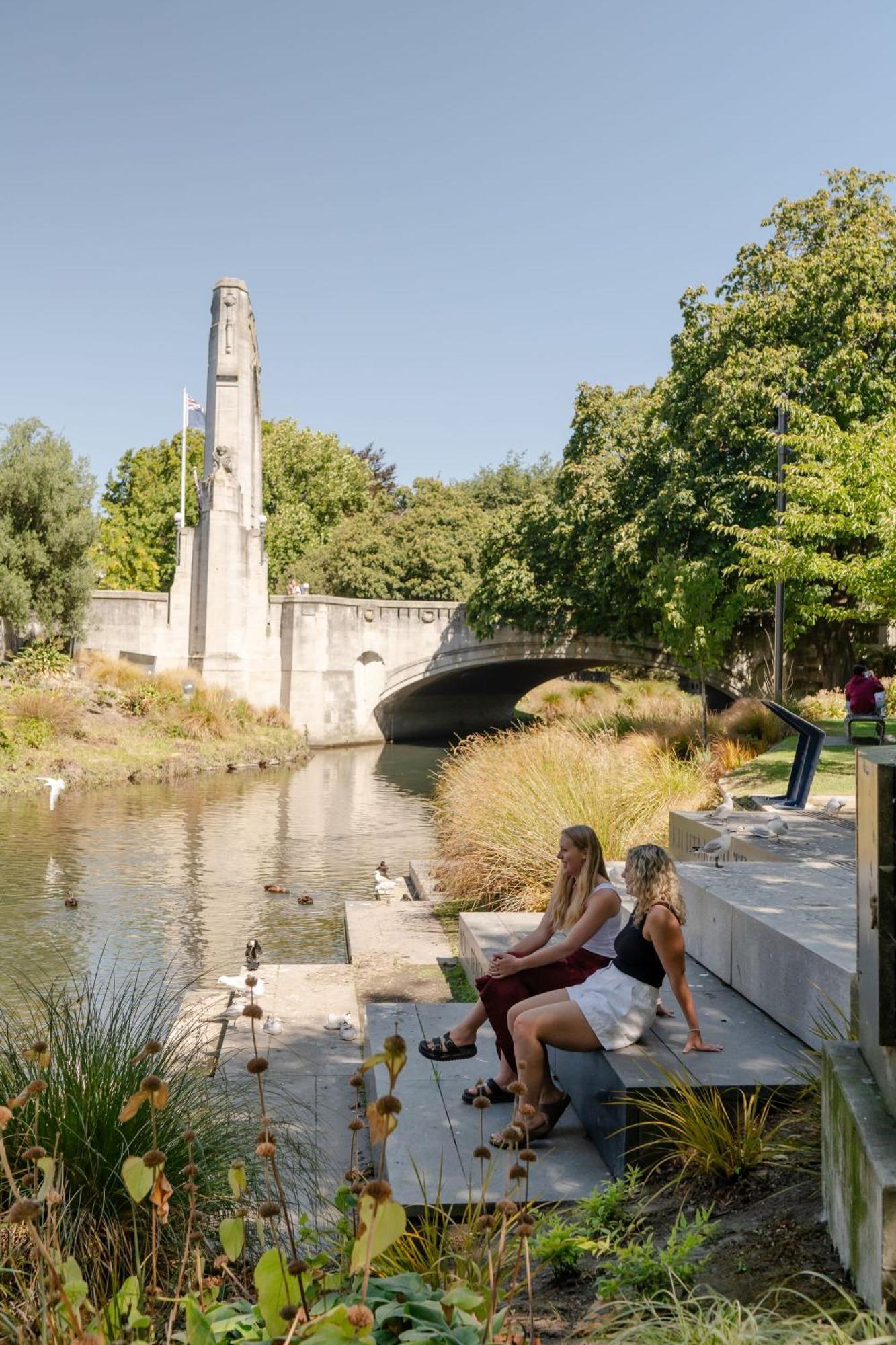 Haka House Christchurch Eksteriør bilde The River Avon