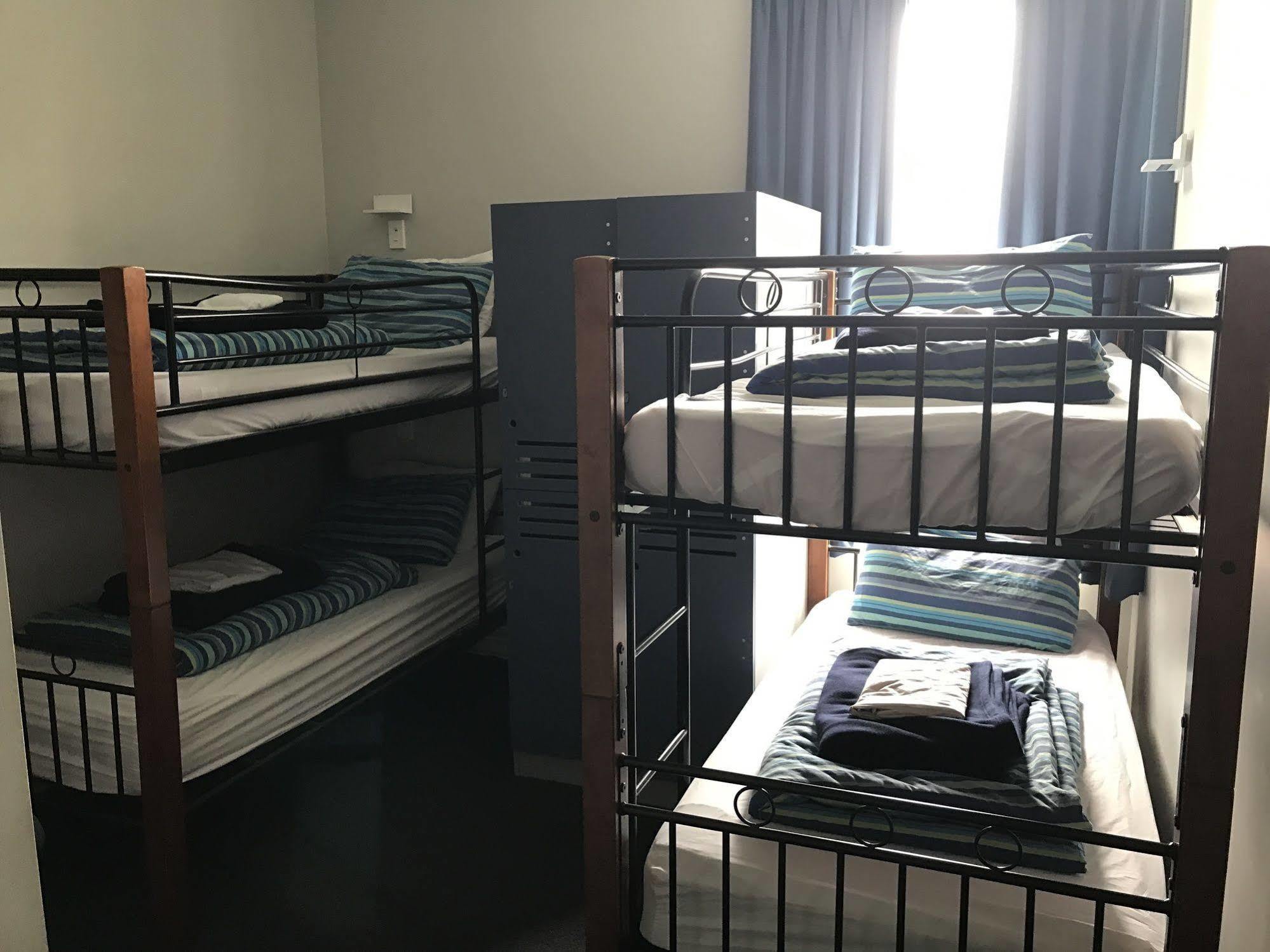 Haka House Christchurch Eksteriør bilde A room at a hostel in Australia