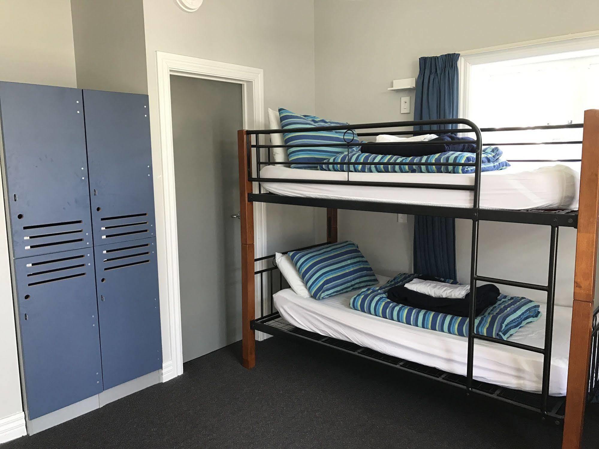 Haka House Christchurch Eksteriør bilde A typical hostel room
